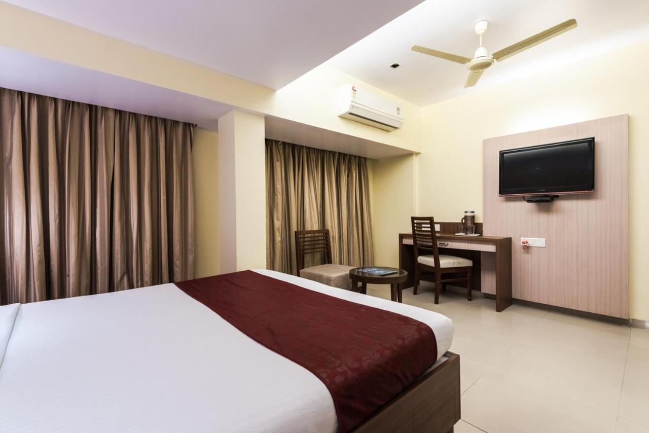 Hotel Aishwarya Residency Νάβι Μουμπάι Εξωτερικό φωτογραφία